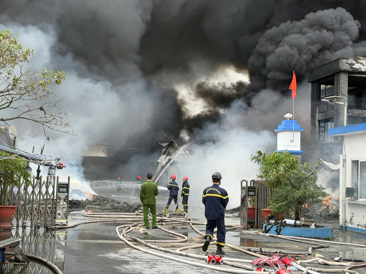 Thông tin về vụ cháy tại nhà xưởng sản xuất giày ở xã Chấn Hưng